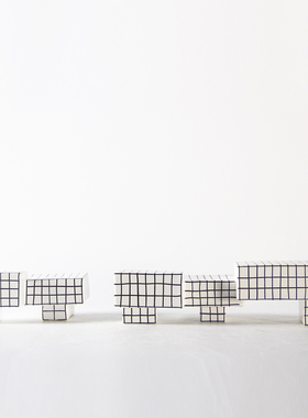 现代简约北欧黑白格子几何陶瓷摆件E样板间儿童房客厅玄关软装饰