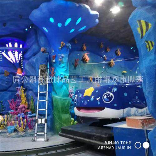 供应米大型网红打卡发光花车餐车玻璃钢圣诞万圣春节日巡游美陈