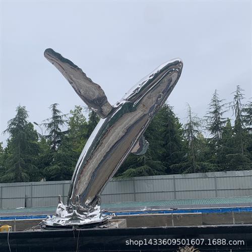 定制不锈钢发光鲸鱼雕塑大型广场镜面镂空鲸鱼景观标志性建筑