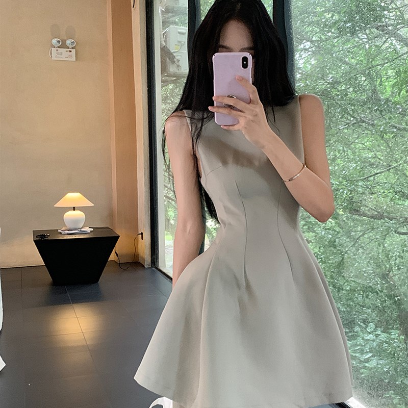 气质收腰黑色连衣裙女夏季薄料无袖背心裙白色A字短裙高级感裙子