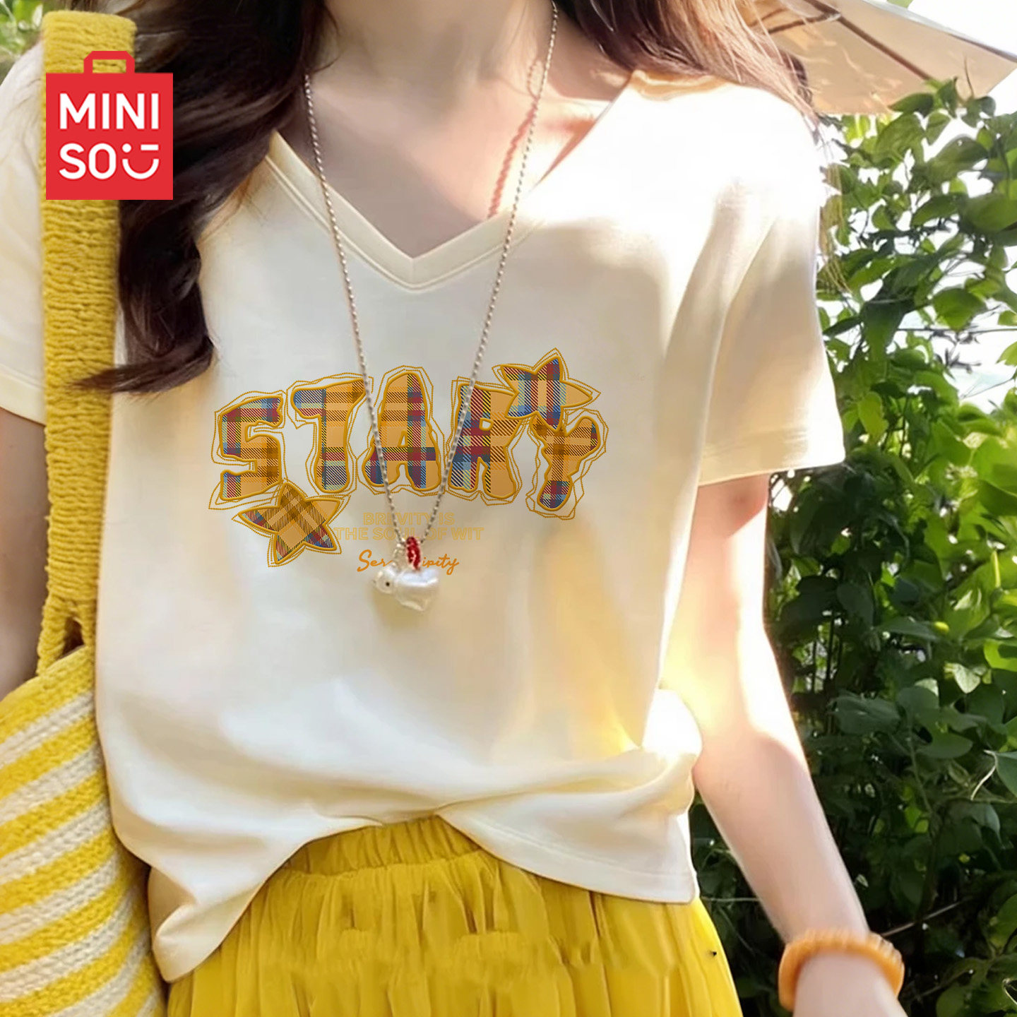 名创优品7A抗菌V领短袖T恤女图片
