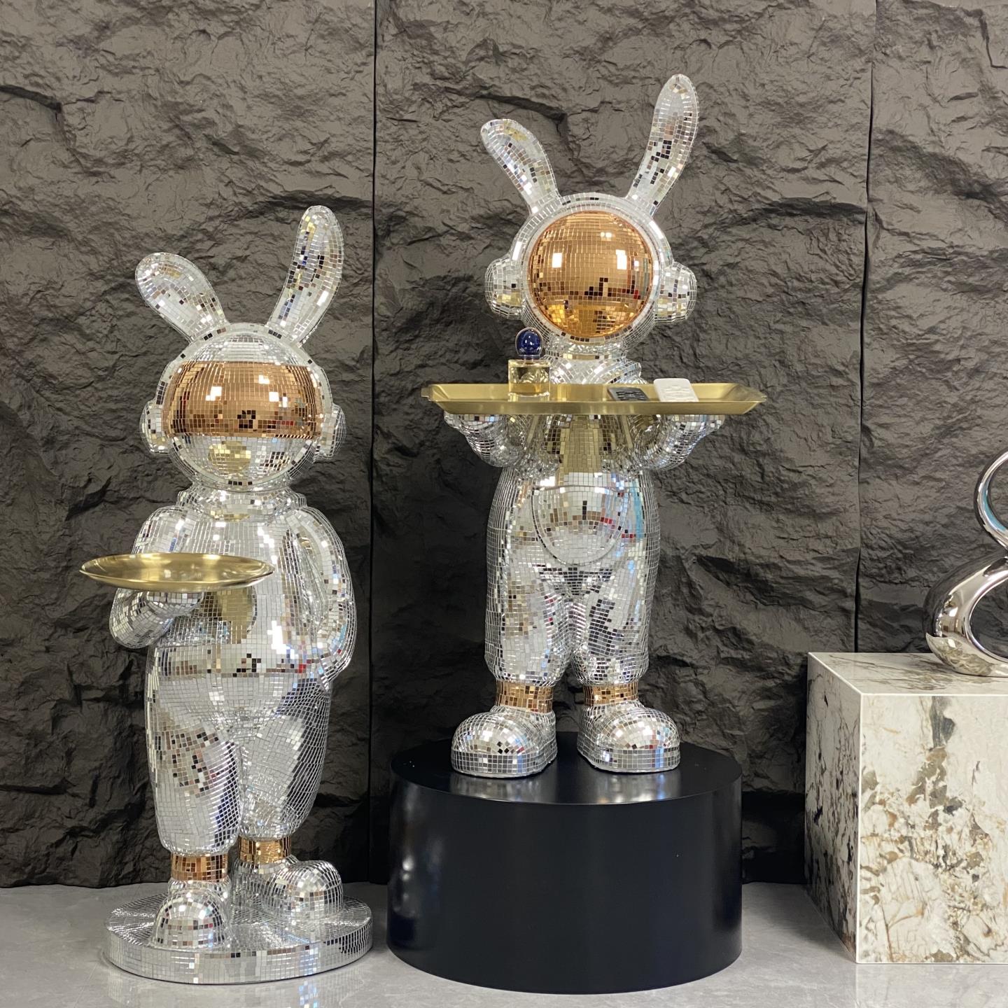 网红太空兔子大摆件落地轻奢高级感客厅电视柜旁大号托盘乔迁礼物