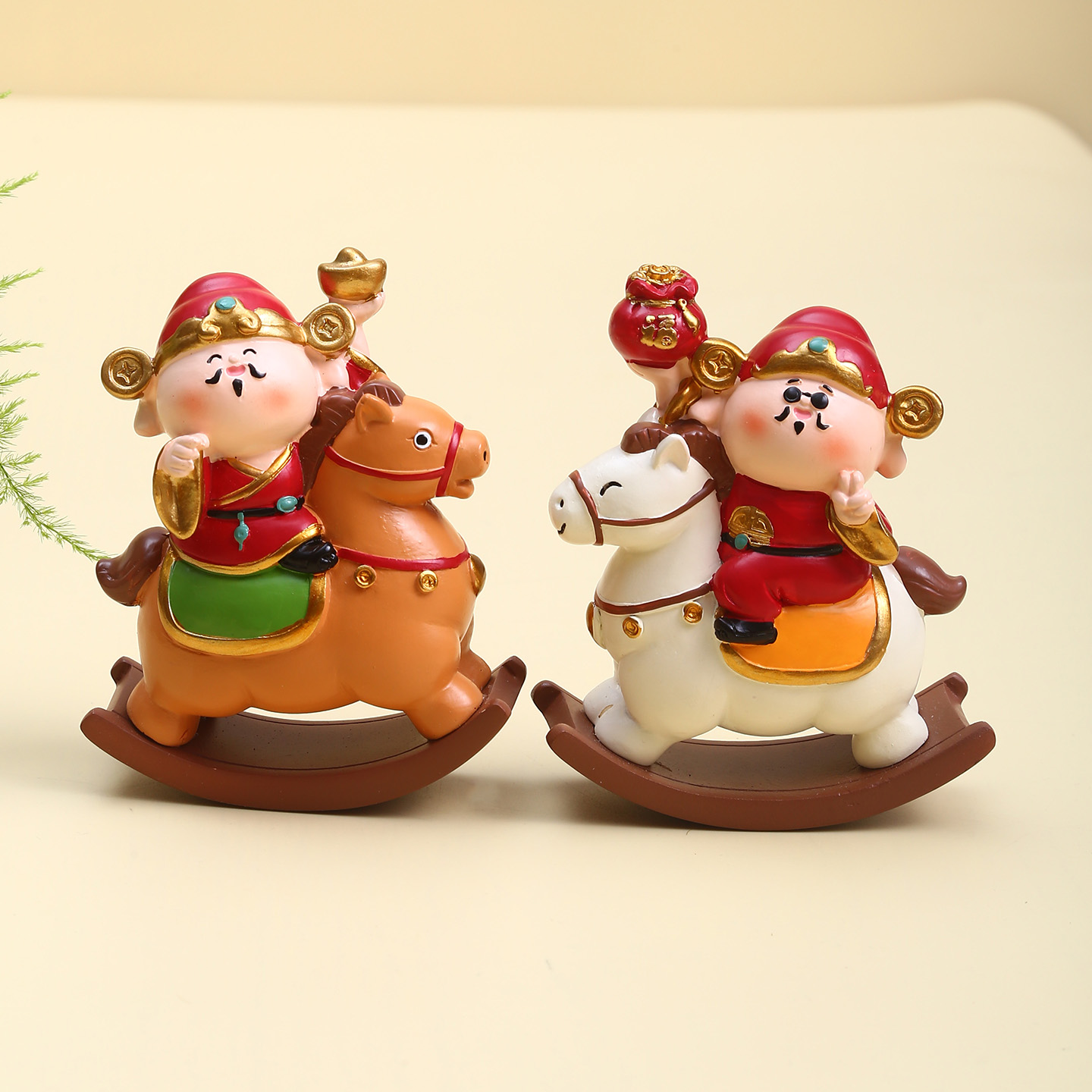 招财小马摆件办公桌面财神爷装饰