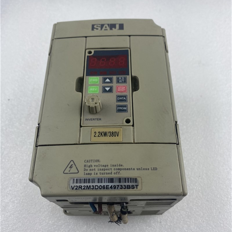 变频器8000系列 V2R2M3/V1R5M3/VR75M1 2.2KW 380V现货测试包好