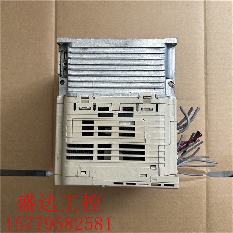 安川V1000变频器CIMR-VB4A0005BBA 2.2KW/1.5KW 380V现货测试好