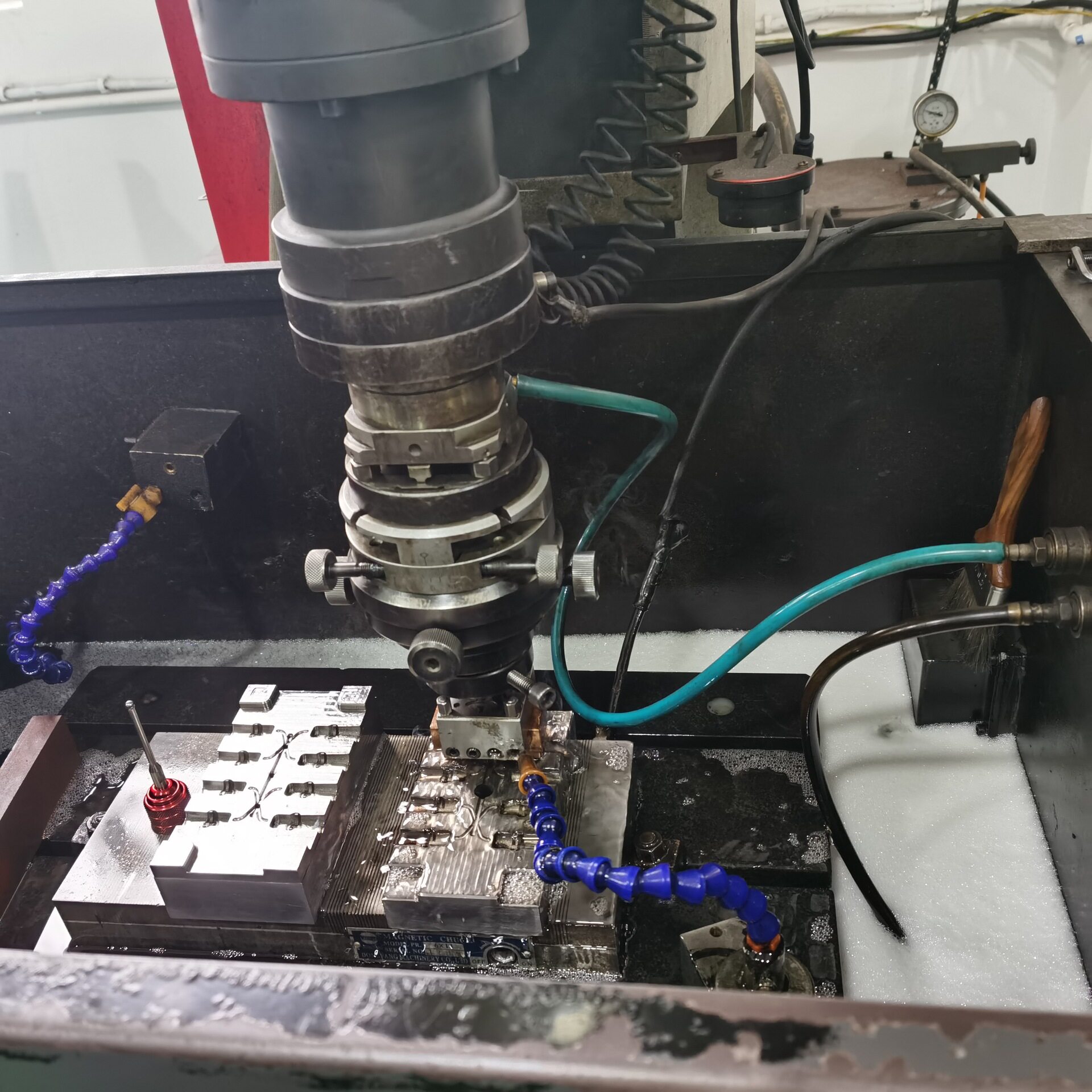 大型注塑模具厂家承接设计注塑模具研发各种塑料件项目注塑外壳