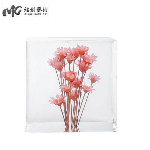 现代透明树脂工艺品礼品定制定做各种形状内嵌字母加工酒店工程