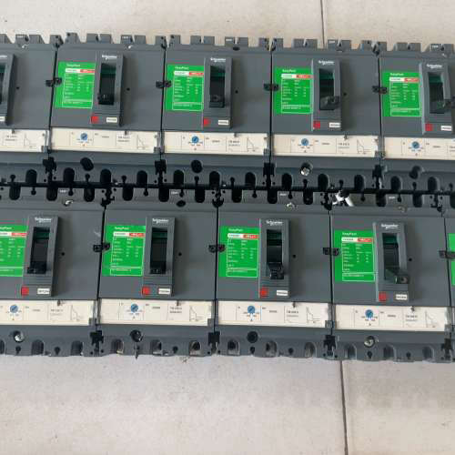 议价CVS160/250F系列3p塑壳断路器，125/16