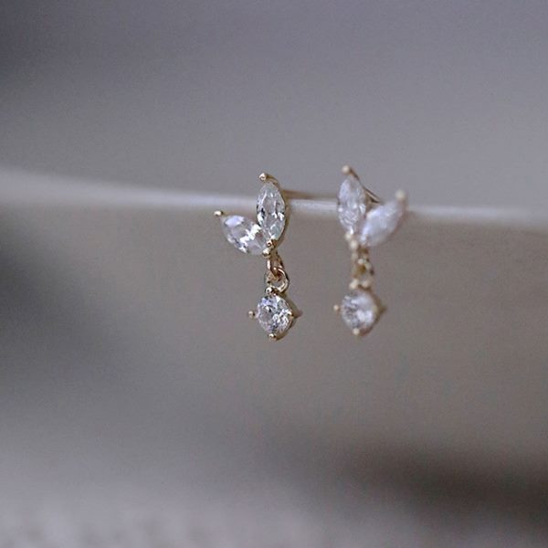 树叶耳钉女轻奢小众设计感简约法式镶钻水滴叶芽耳饰2024年新款潮