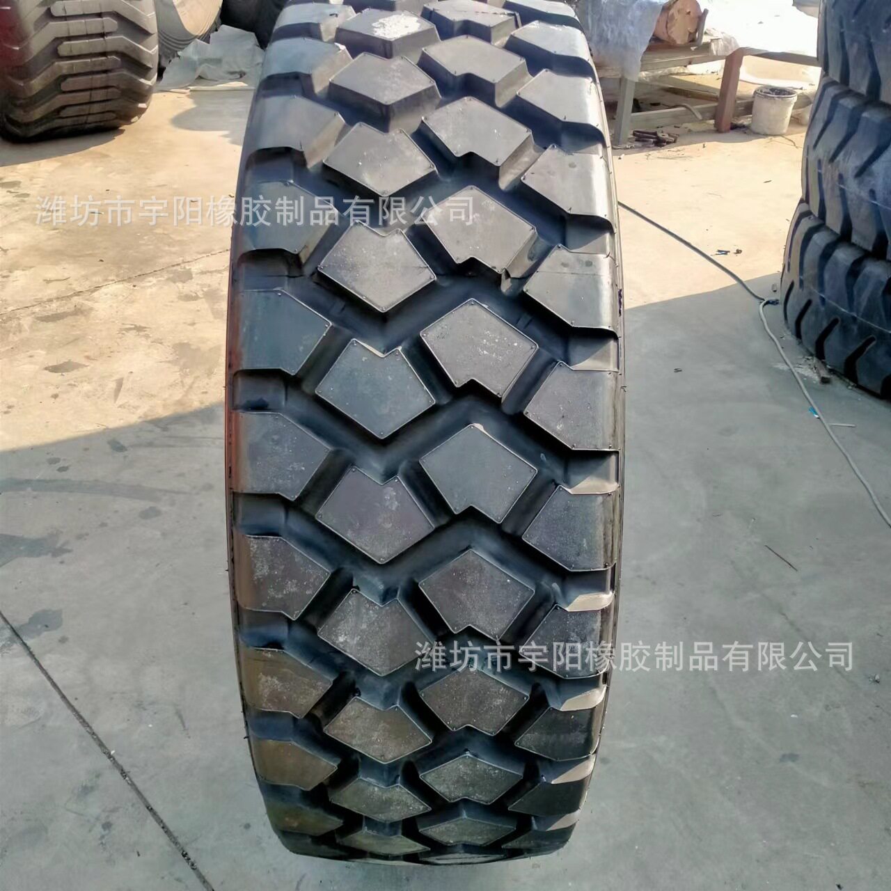 厂家直销365/70R22.5越野轮胎 全钢丝卡车货车 轮胎