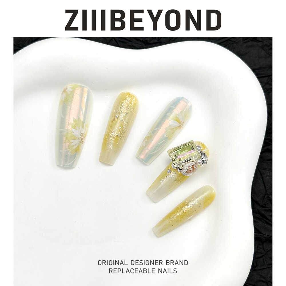 再变糖纸美甲清新花瓣穿戴甲