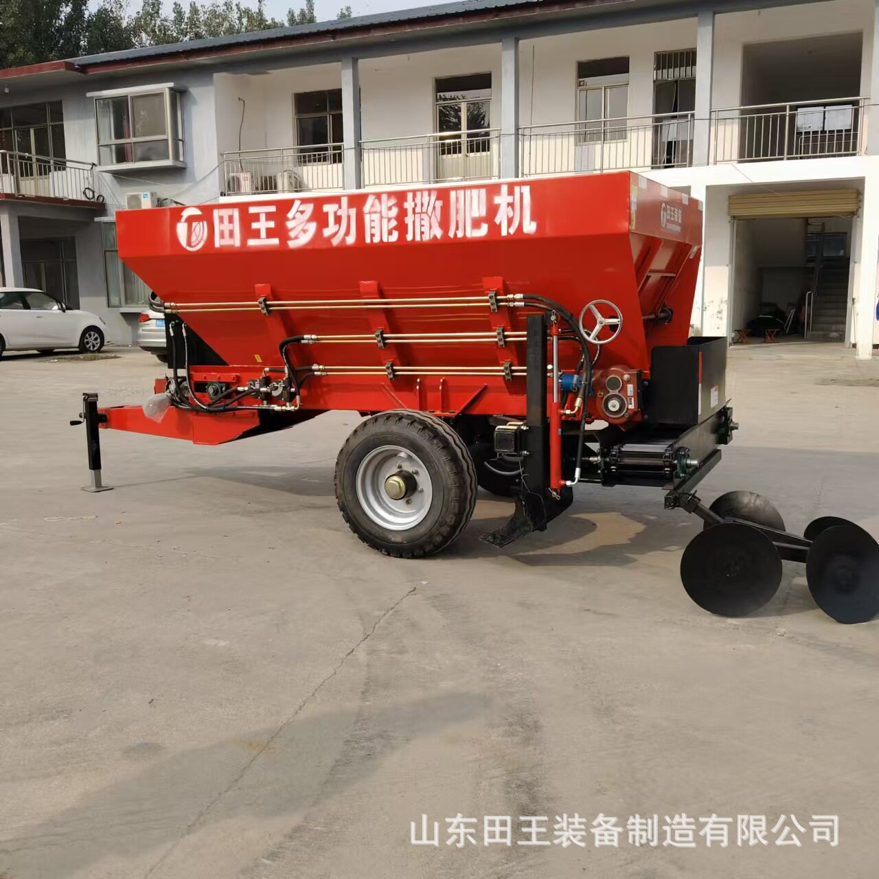 自动化撒肥车果园撒粪开沟施肥覆土机牵引式大型抛粪机撒粪车