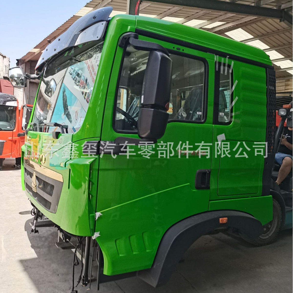 中国重汽豪沃TX平顶驾驶室总成豪沃TX平顶驾驶室壳体全车事故配件图片