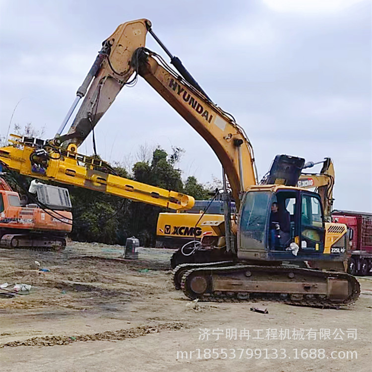 挖改钻光伏打桩机成本低效率高地钉钻机垂直作业新旧挖机改装钻机