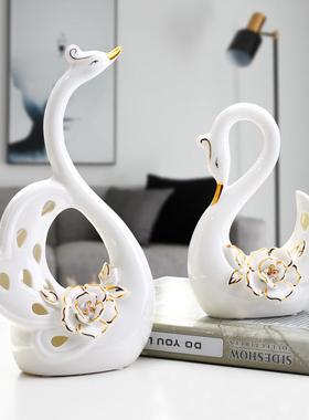 结婚礼物家居摆件客厅电r视陶瓷创意柜天鹅现代装饰品酒柜送玄关
