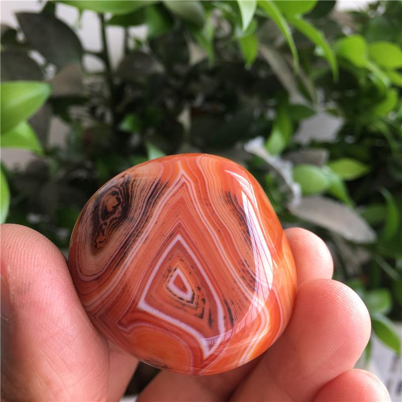 天然缠丝玛瑙原石手把件红色玛瑙原石打磨水晶工艺品摆件