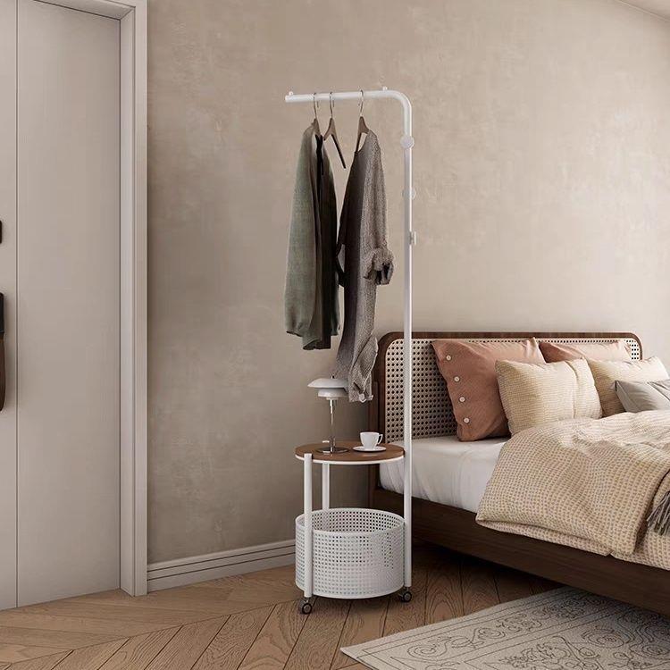 奶油风可移动转角衣帽架床头柜仿藤编收纳储物篮挂衣架落地式卧室