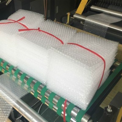 极速PCB线路板贴体机气泡膜防震膜包装P膜线路板底层单层膜