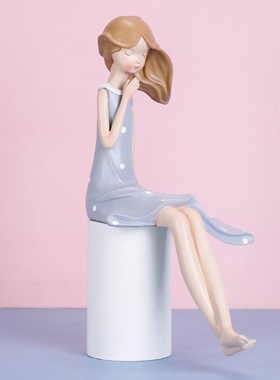可爱女孩桌边树脂k摆件 ins风少女心女孩房间家居装饰书柜艺术摆