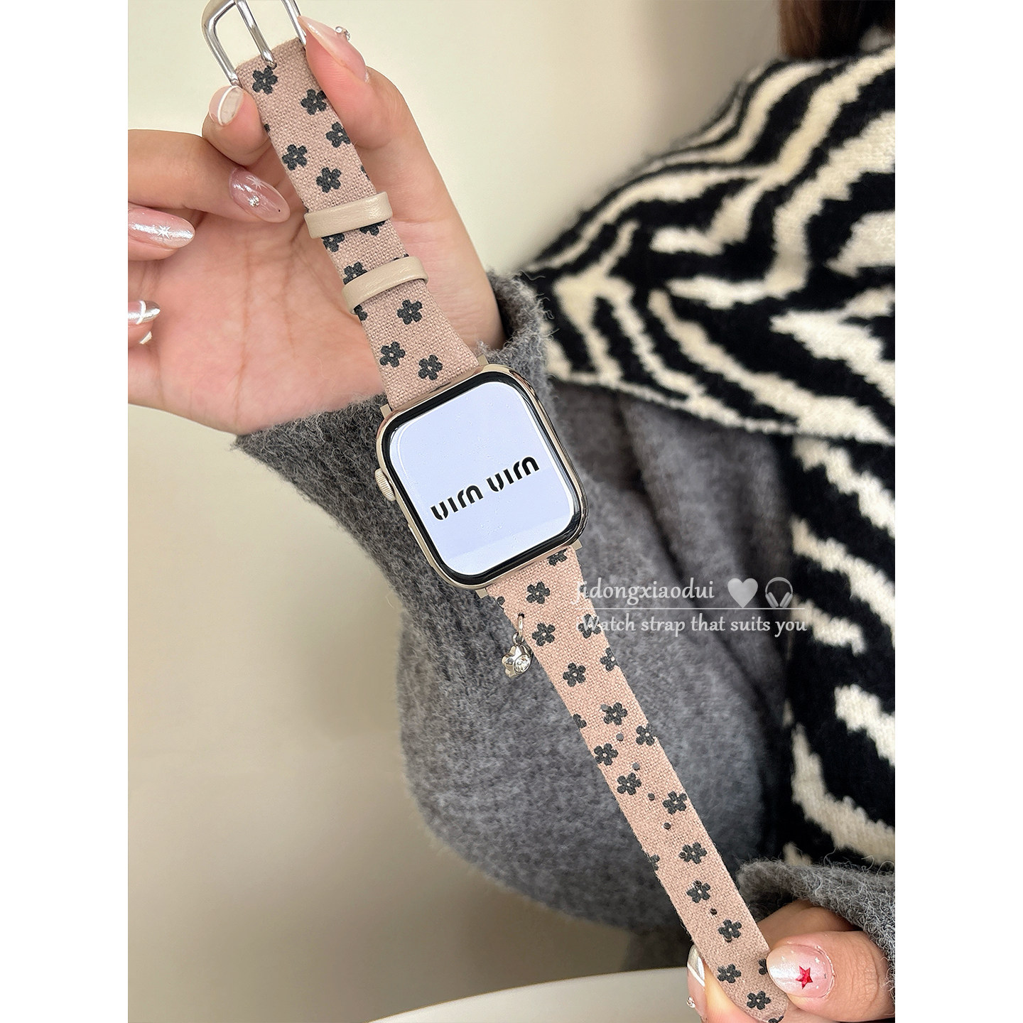 适用applewatchS11/10韩系小众花朵挂坠帆布表带苹果手表ultra3/2女款闺蜜iwatch9/8/7/6新款休闲百搭SE腕带