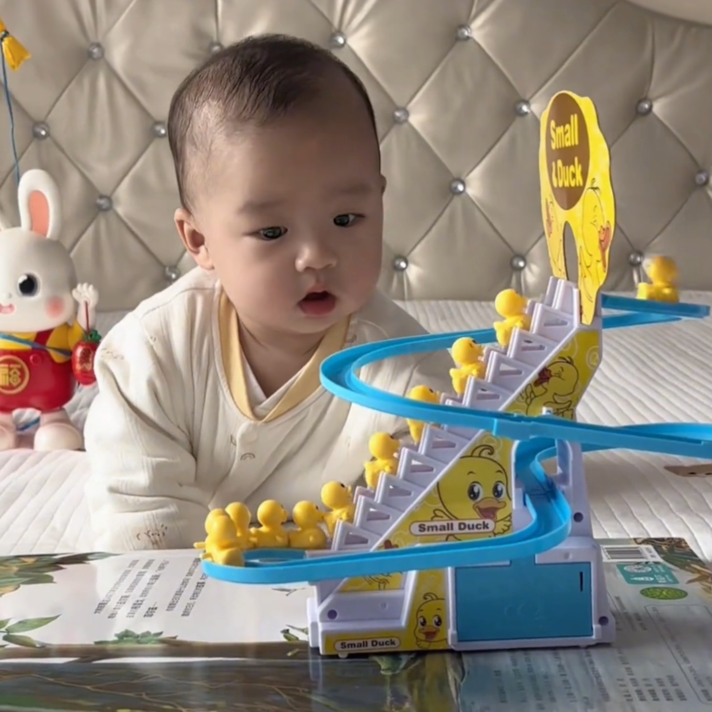 小黄鸭爬楼梯婴儿抬头训练玩具专注力追视益智早教滑梯玩具6个月图片