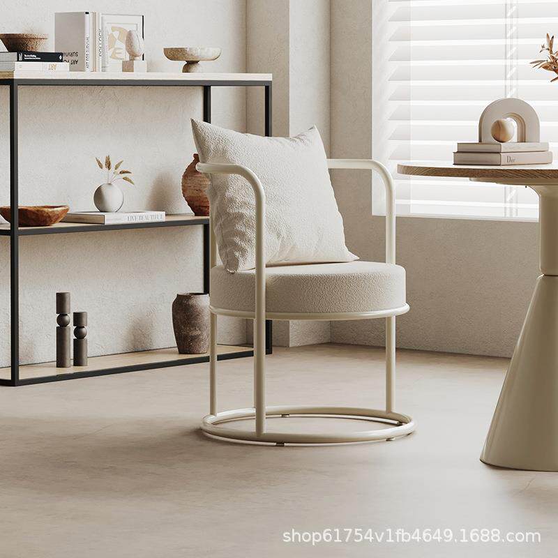 网红单人沙发椅奶油风简约铁艺靠背带扶手圆底椅子室内家用休闲椅