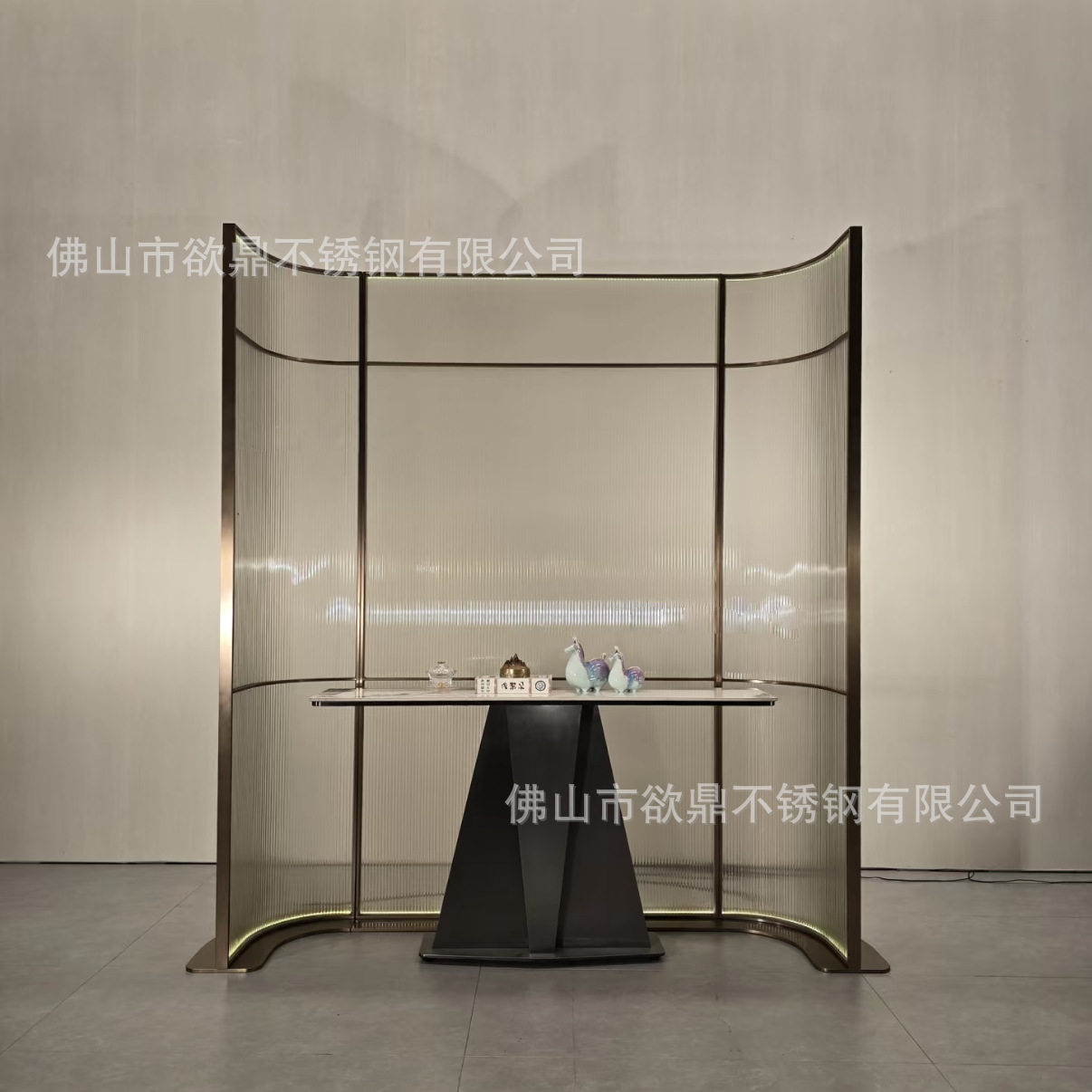 不锈钢弧形玻璃隔断服装店落地式屏风现代简约夹丝艺术水波纹玻璃