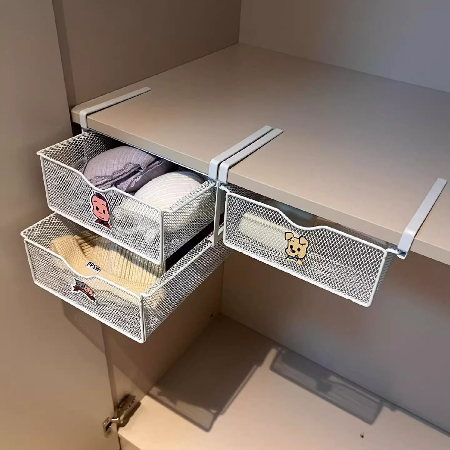 金属壁挂双层大容量衣柜拉篮图片