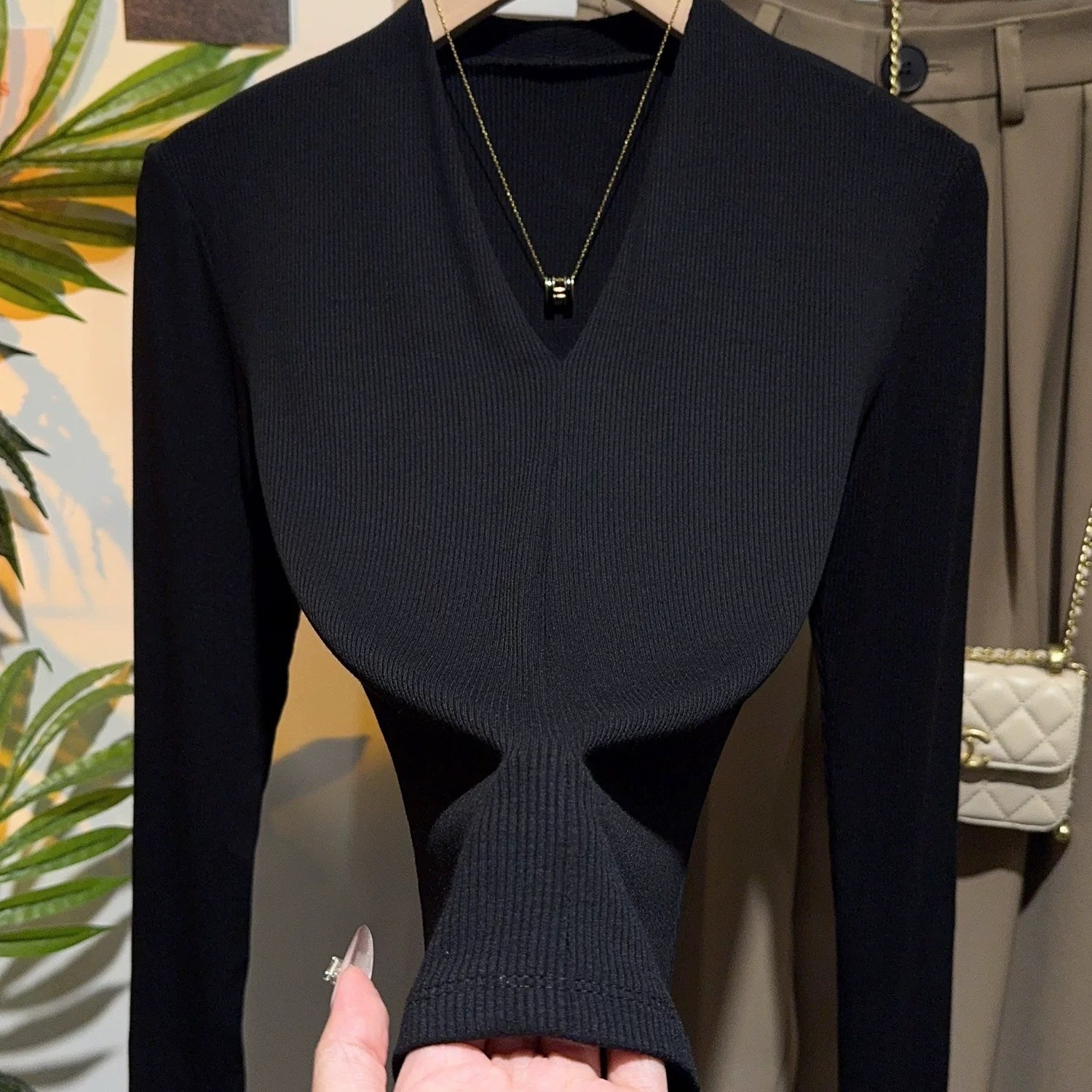 黑色V领长袖正肩t恤女2025新款早秋高级感内搭打底衫时尚洋气上衣