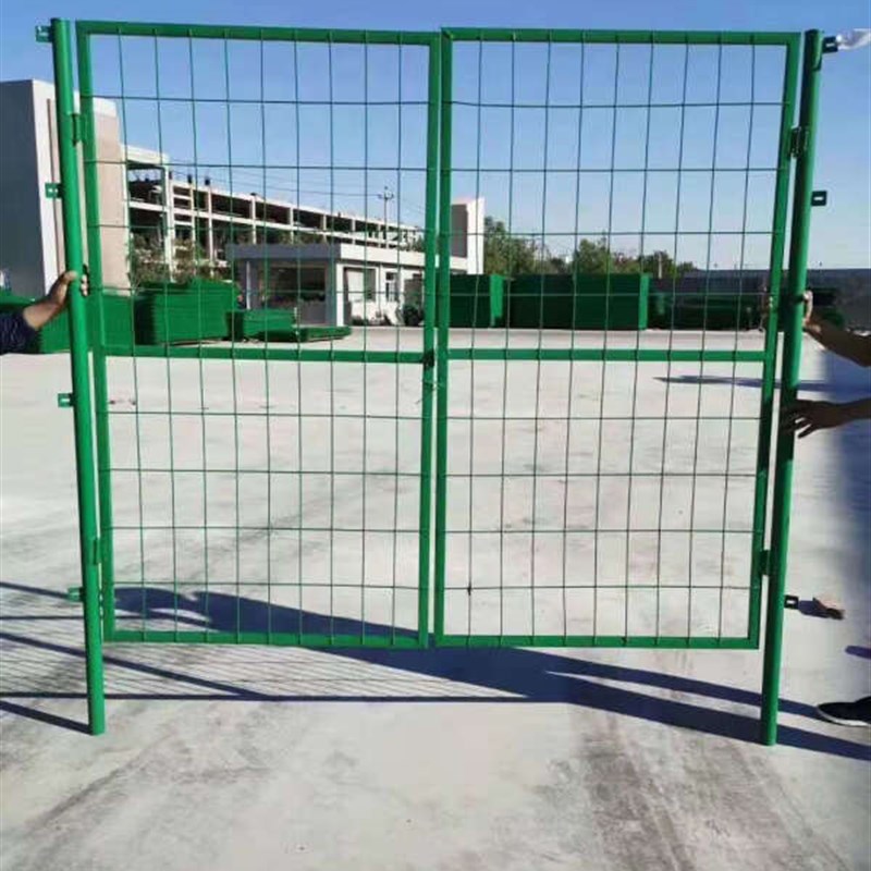 高速公路护栏网围栏网铁丝v网养殖防护网双边丝果园河道铁路钢丝