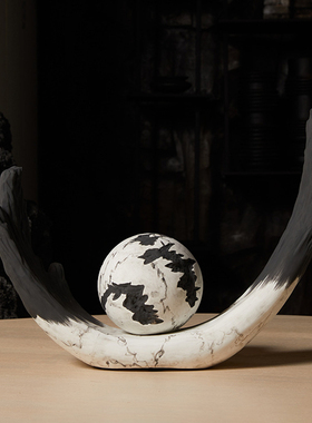 北欧简约现代抽象创意艺术u陶瓷摆件样板间酒店客厅玄关桌面装饰