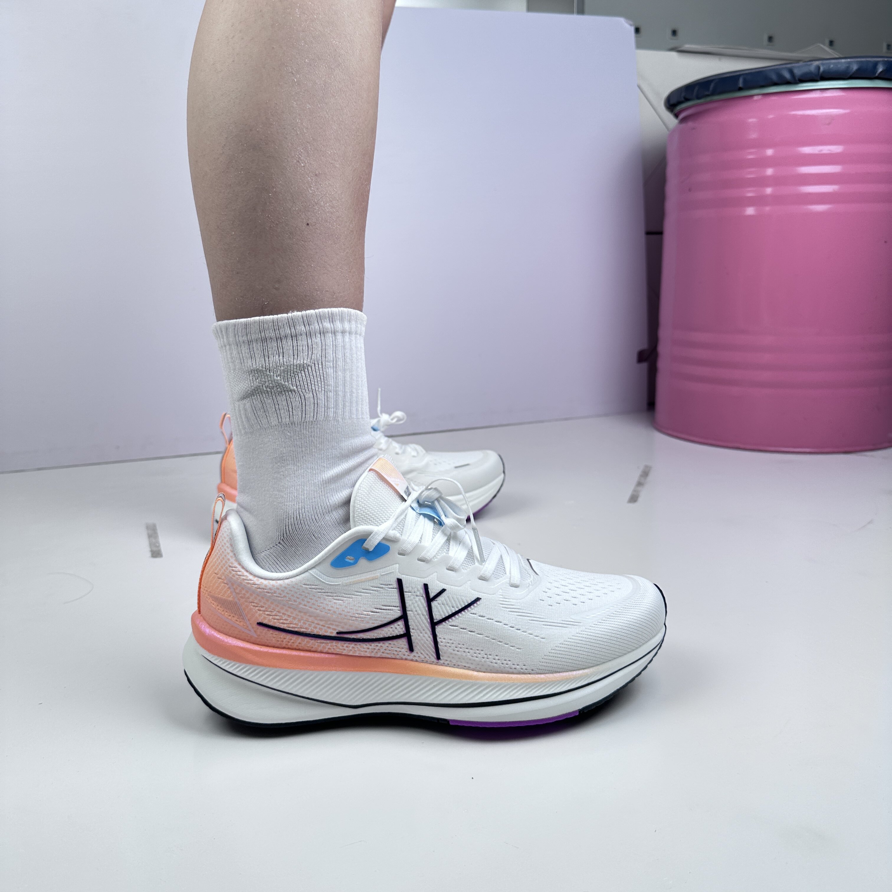 特步飞速6.0跑鞋2025夏季新款网布透气轻便运动男鞋975219110005