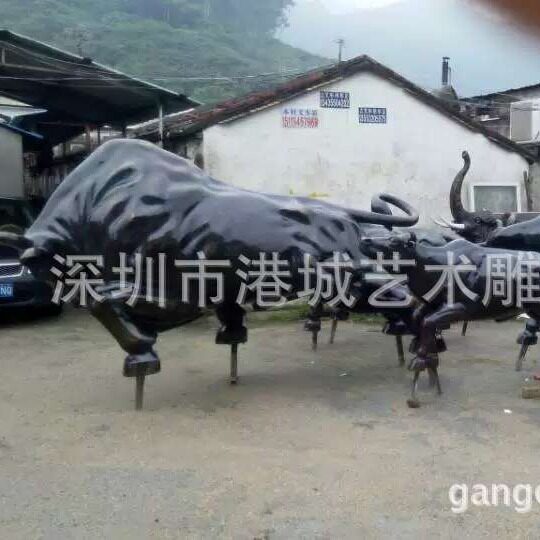 乡村旅游景区园林大型仿真动物玻璃钢黄牛大水牛开荒牛雕塑像标识