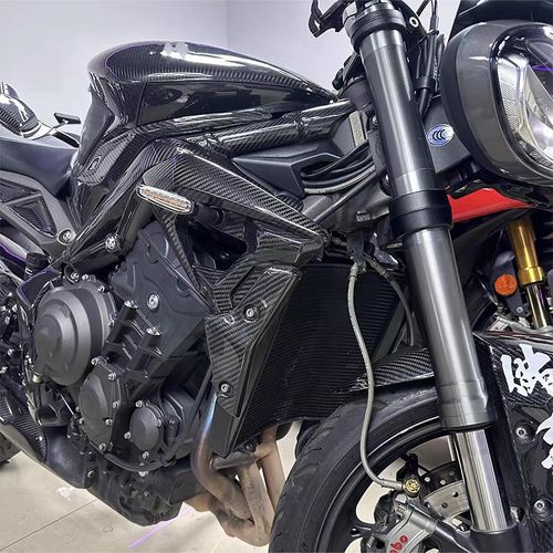 适用凯旋Street Tripsle765RS 摩托车碳纤维挡油箱侧板 车头罩 23