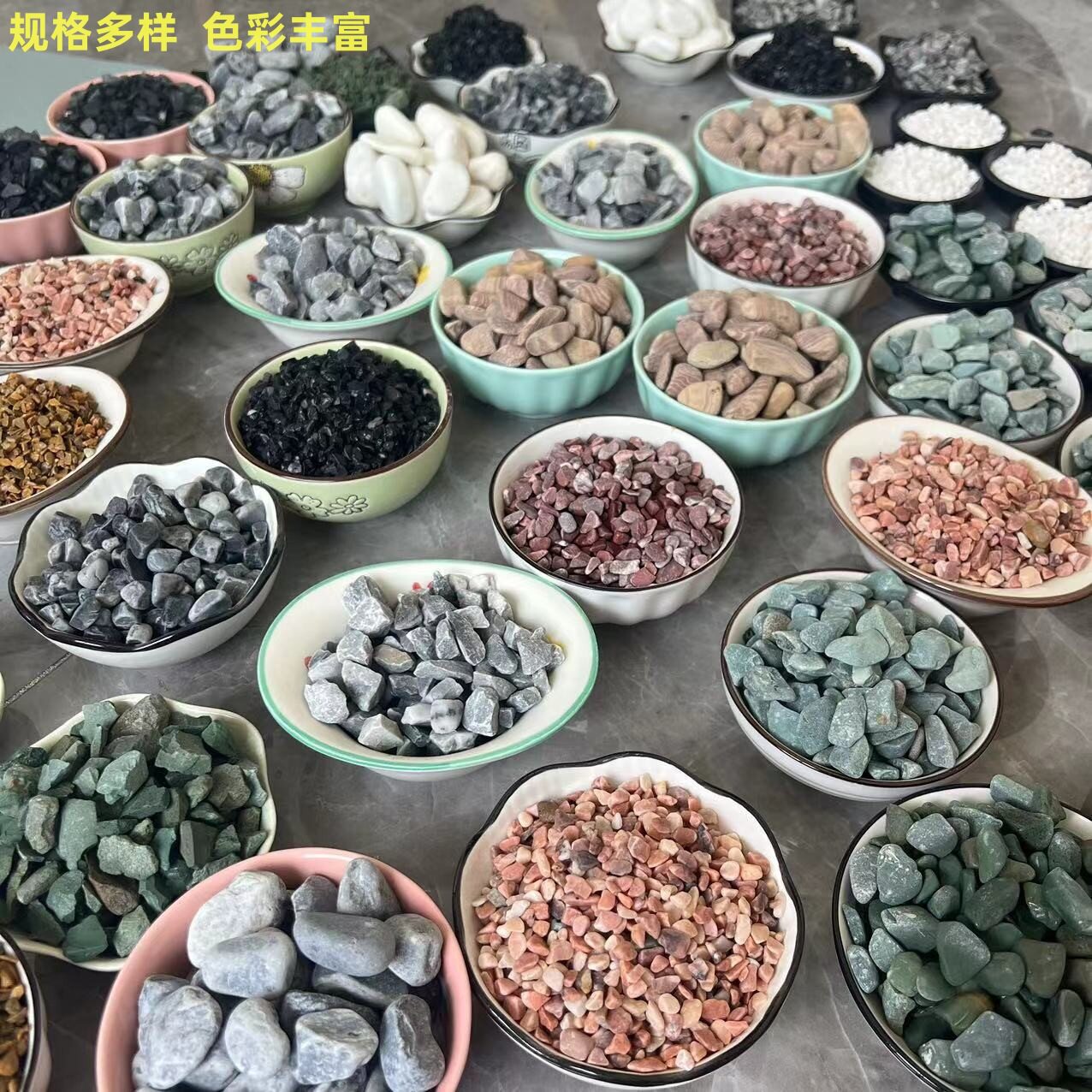 彩色五彩石碎石多肉花盆铺面胶黏石路面景观造景鹅卵石
