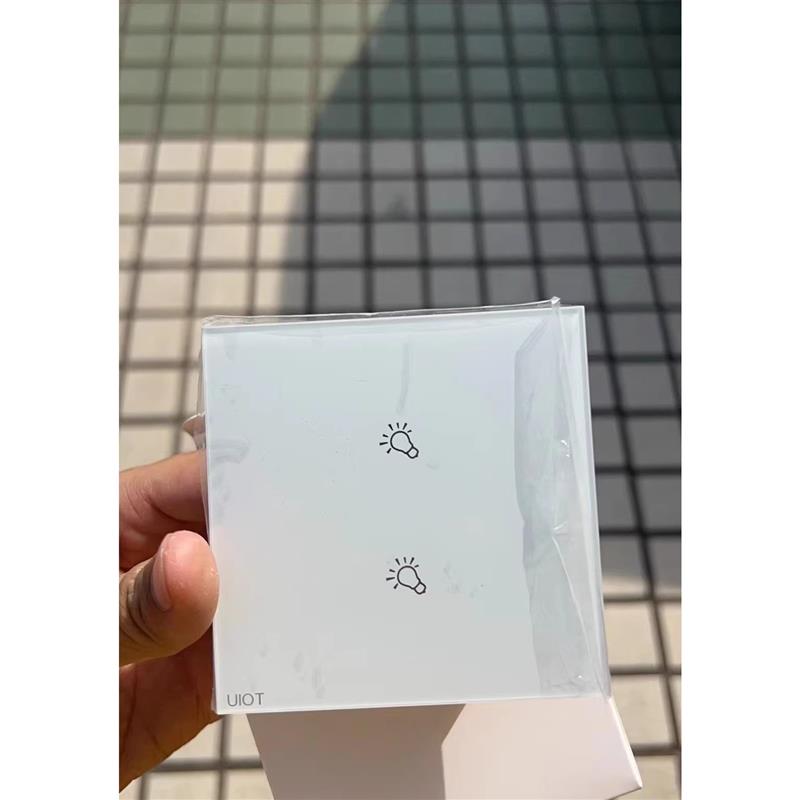uiot超级智慧家智能开关面板超薄系列C系列镜瓷白和奢华金一