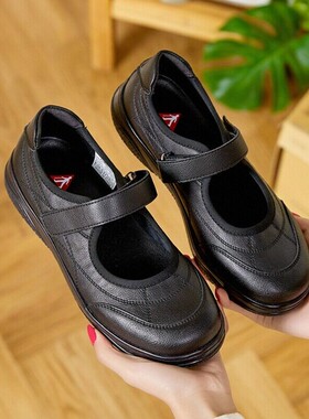 正牌足力健老人鞋2026年春季新款中老年妈妈休闲软底黑色小皮鞋女