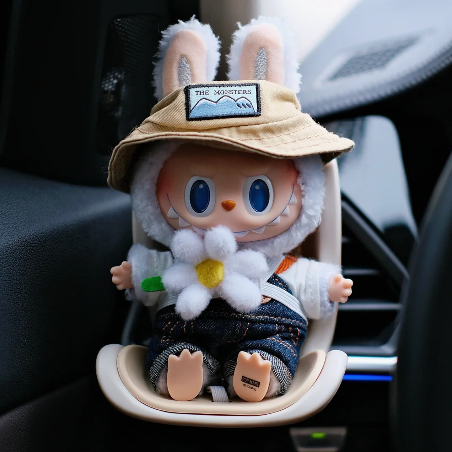 labubu汽车安全迷你座椅车载摆件可爱卡通公仔玩偶车内装饰品香薰