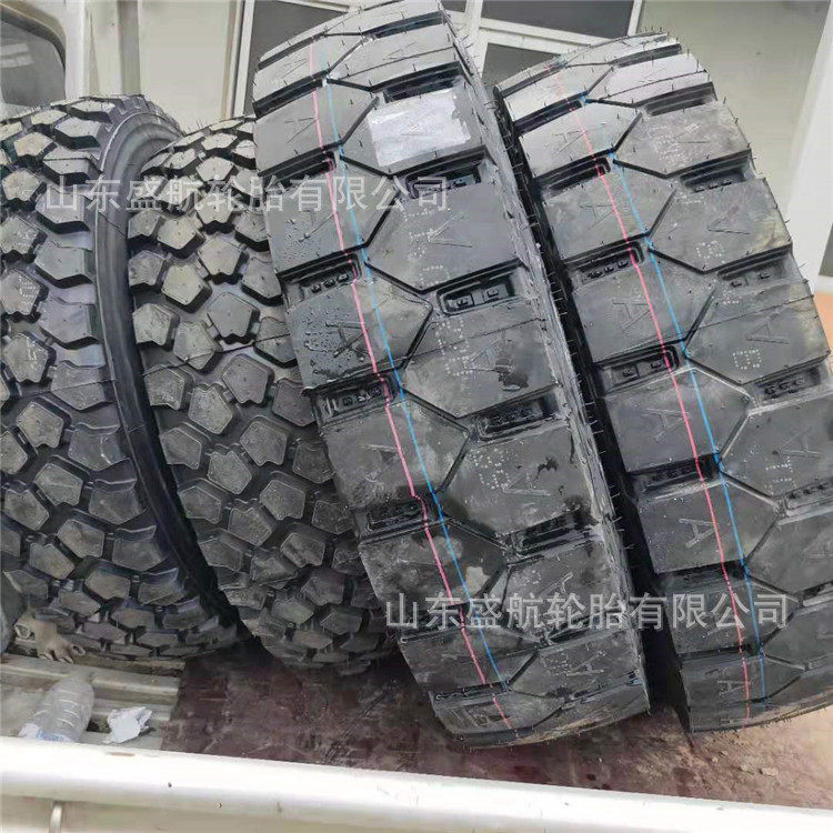 厂家直销0前四后八翻斗车轮胎1100R20全钢丝矿山花纹载重货车轮胎