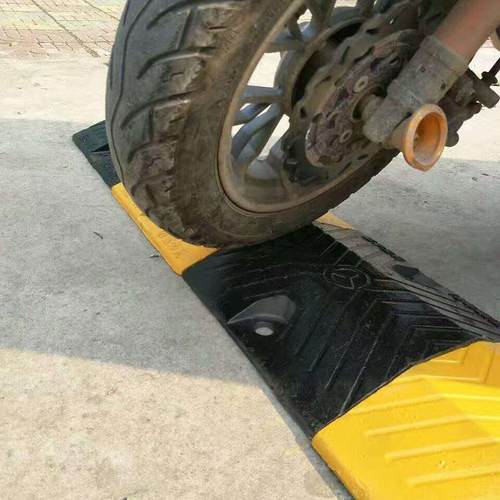 250*280*45MM减速带铸钢道路减速板铸铁加厚型公路汽车减速带