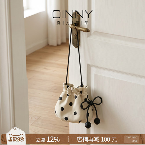 oinny复古黑白波点水桶包可爱风