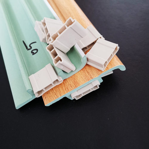 新品PVC踢脚线卡扣固定木地板塑料配件K卡子贴角线竹木纤维地脚线