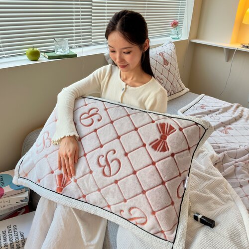 极有家冬季单人云朵绒立体雕花保暖枕巾蝴蝶结红棕家用50x80cm
