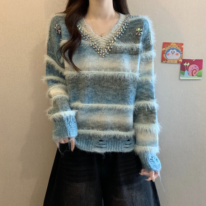 超好看渐变条纹v领毛衣女