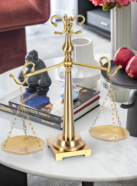 新品轻奢正义天平摆件创意轻奢司C法律师事务所领导办公室酒柜桌