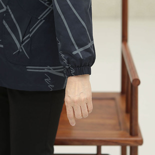 新品奶奶装风衣外套中老年人秋装B女妈妈秋天套装夹克开衫老人春