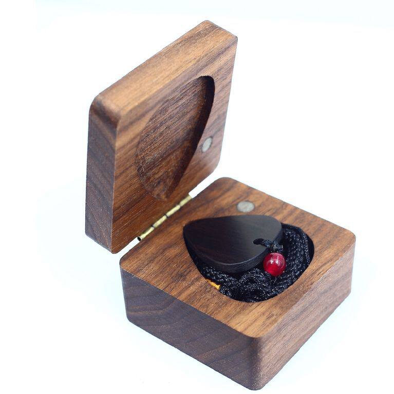 新品吉他拨片项链定制q刻字乌木檀木电吉他民谣挂炼饰品吊坠吊坠