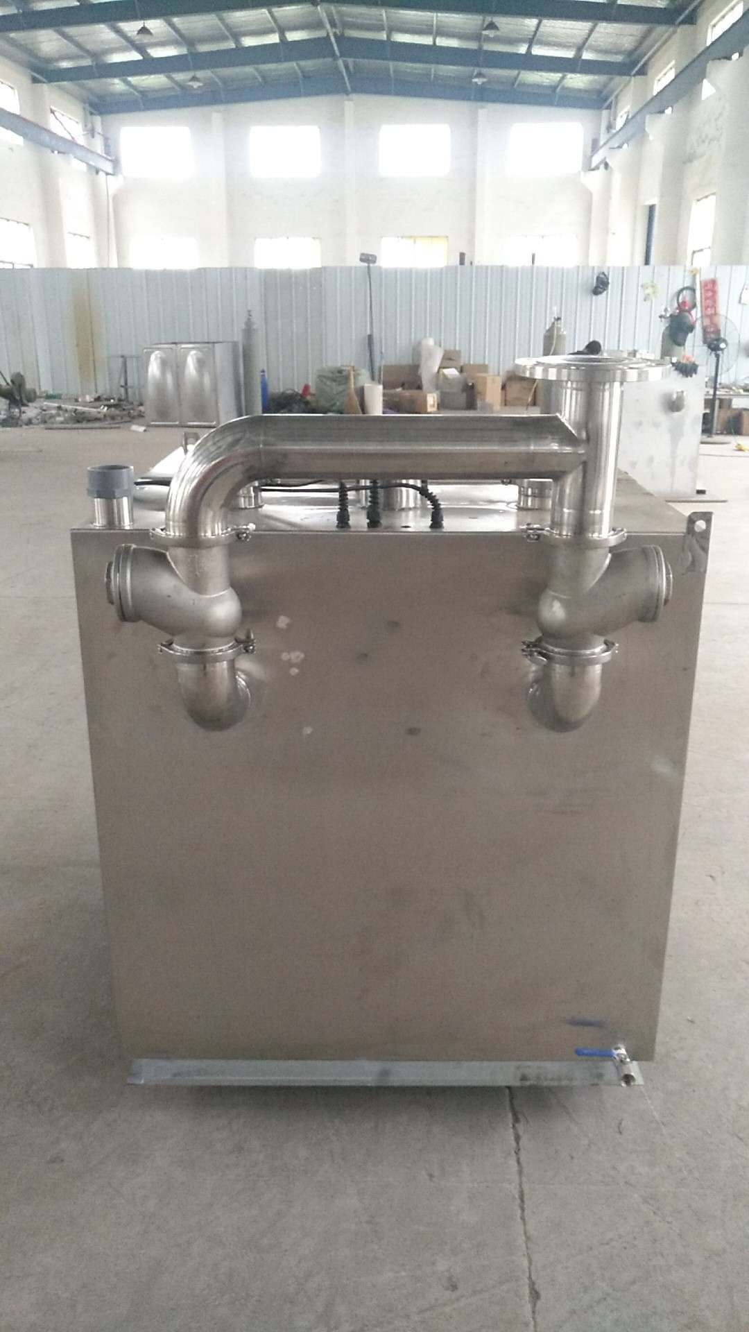 多功能自动污水提升机地下室