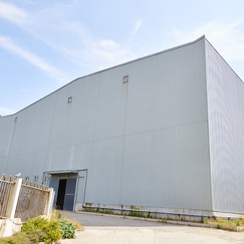 承接各式钢结构厂房的建造设计各类Z型钢彩钢板塑钢窗的制作