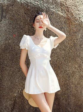 泳衣女2024年新款镂空蕾丝保守遮肚显瘦独立平角裤仙女范温泉海边